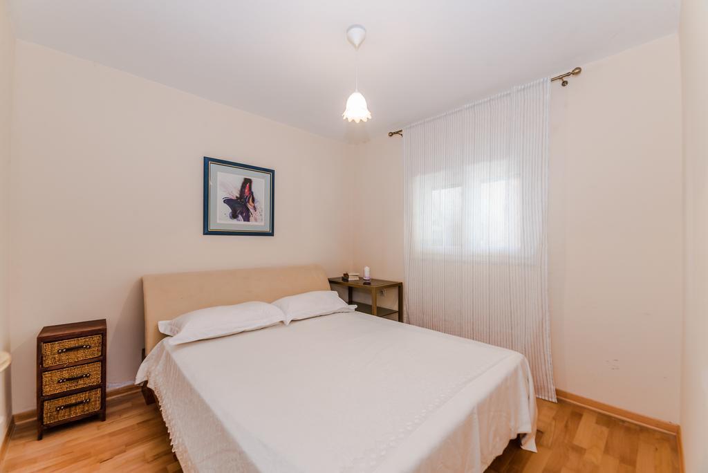 Paula Apartments Vir Exterior photo