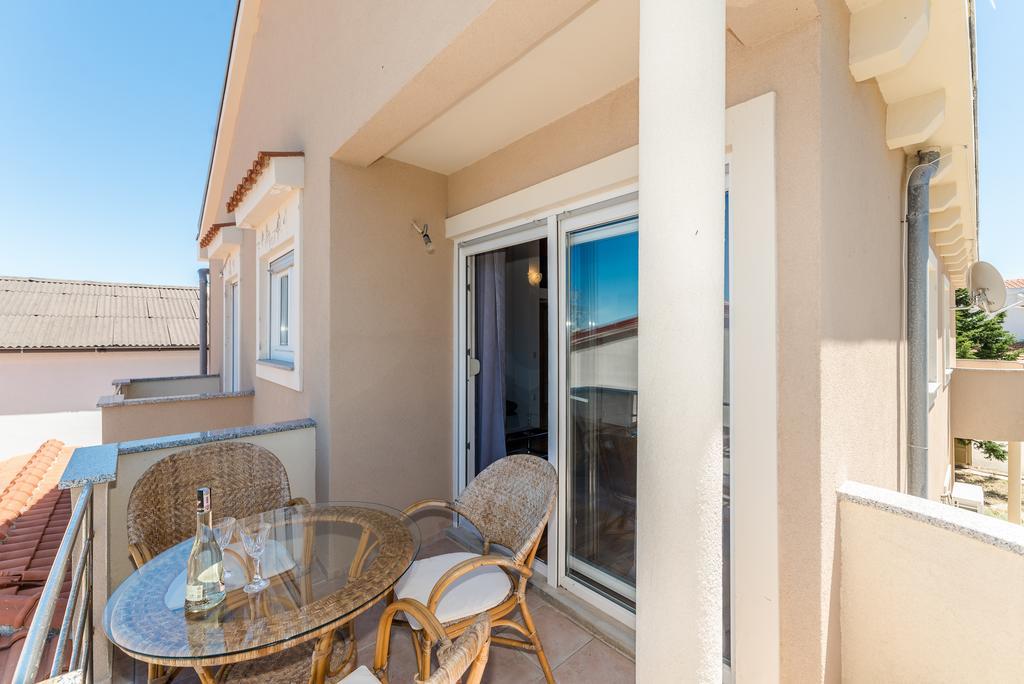 Paula Apartments Vir Exterior photo