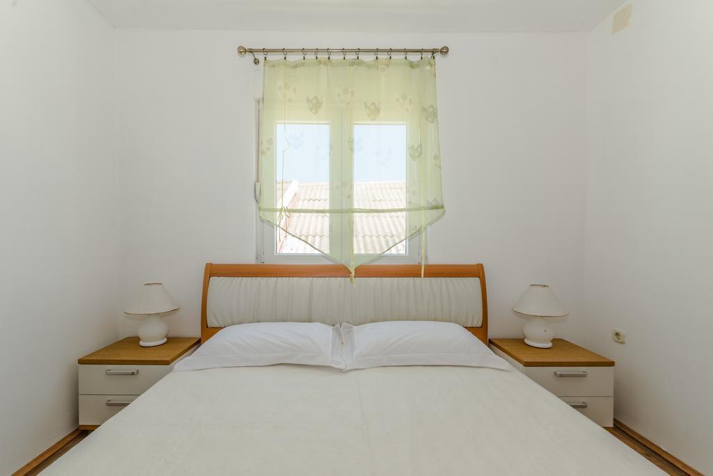 Paula Apartments Vir Exterior photo