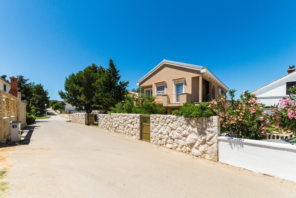 Paula Apartments Vir Exterior photo