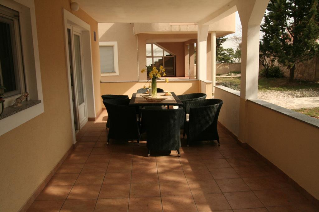 Paula Apartments Vir Exterior photo